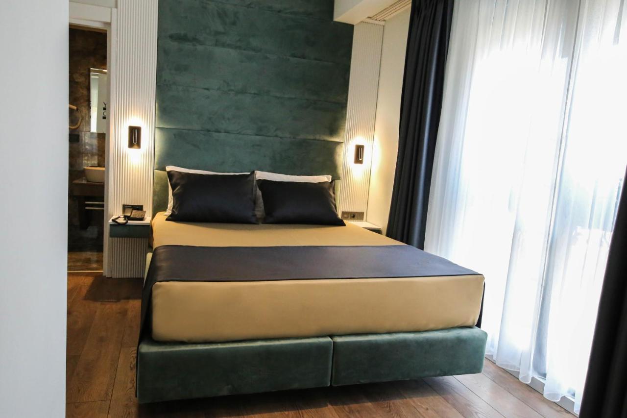 Axu Airport Hotel Arnavutkoy Exterior photo A room at the hotel