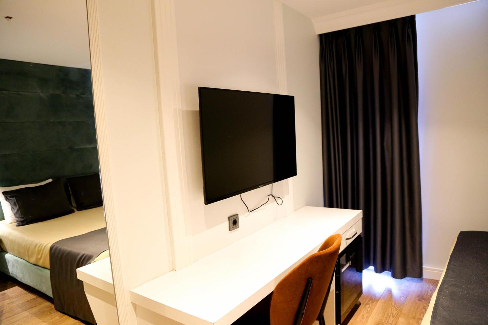 Axu Airport Hotel Arnavutkoy Exterior photo A room at the hotel