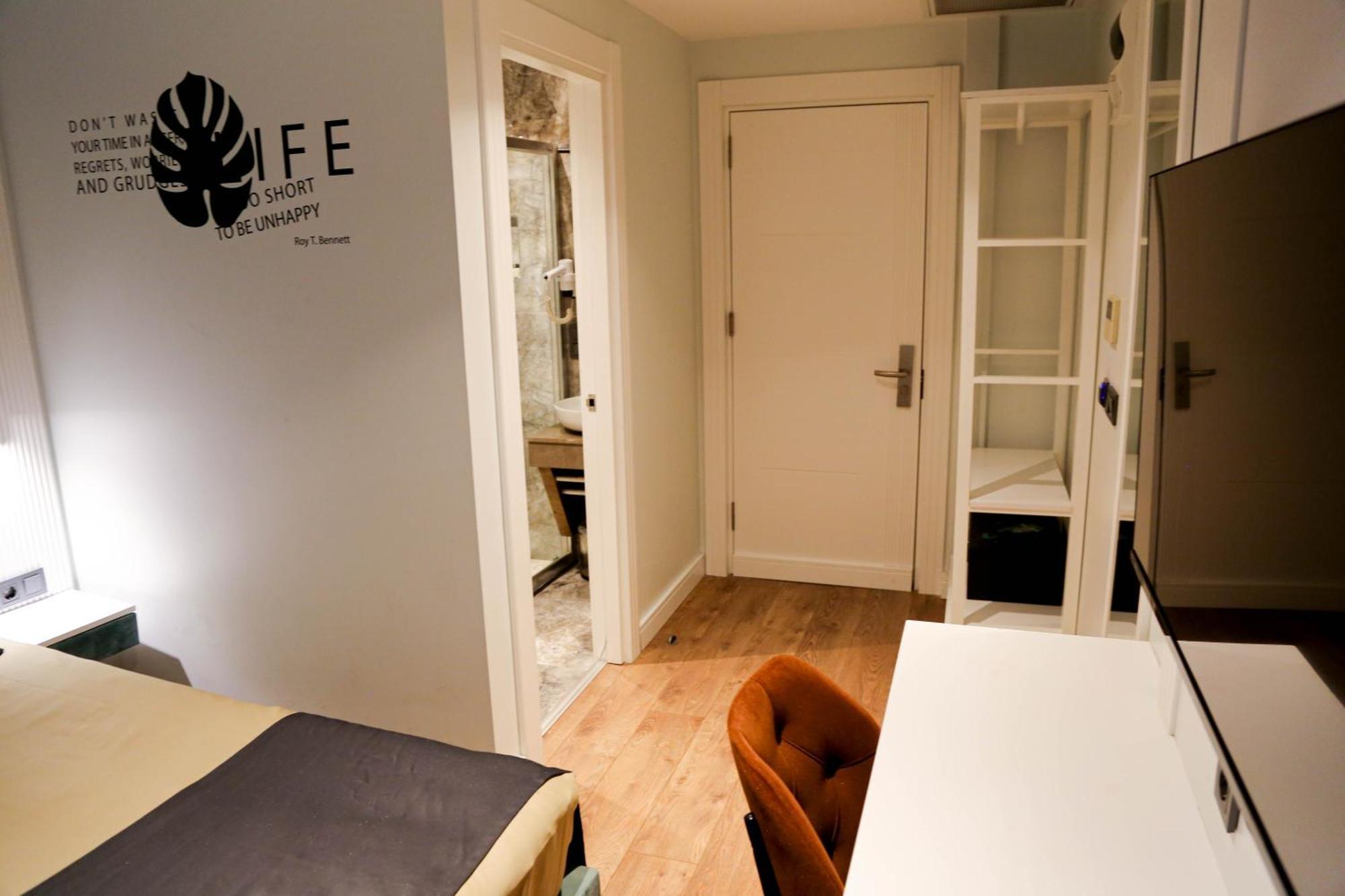 Axu Airport Hotel Arnavutkoy Exterior photo Interior of a typical apartment