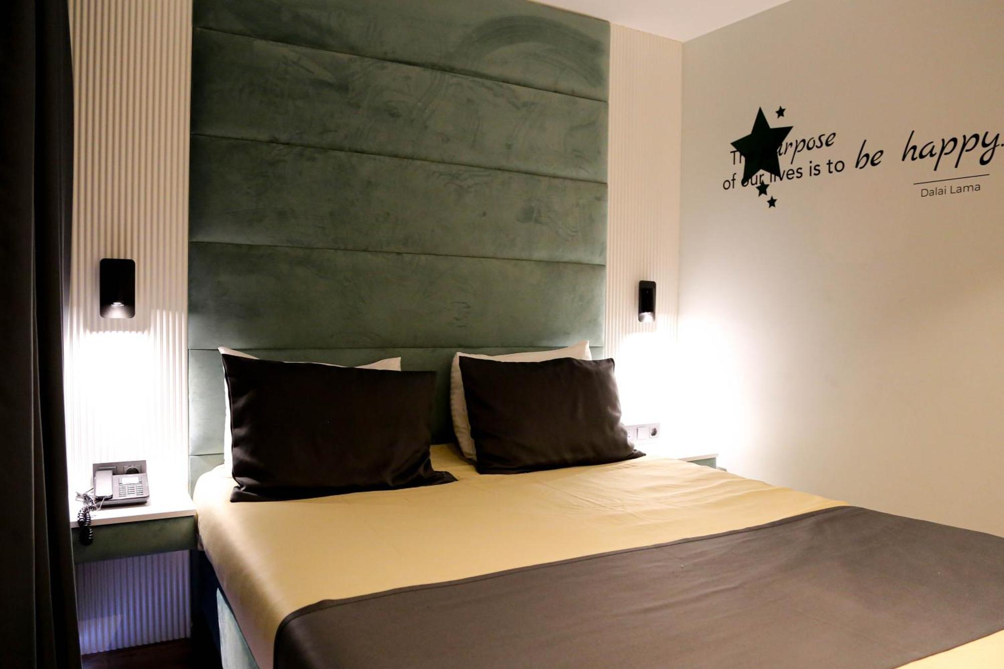 Axu Airport Hotel Arnavutkoy Exterior photo A room at the hotel