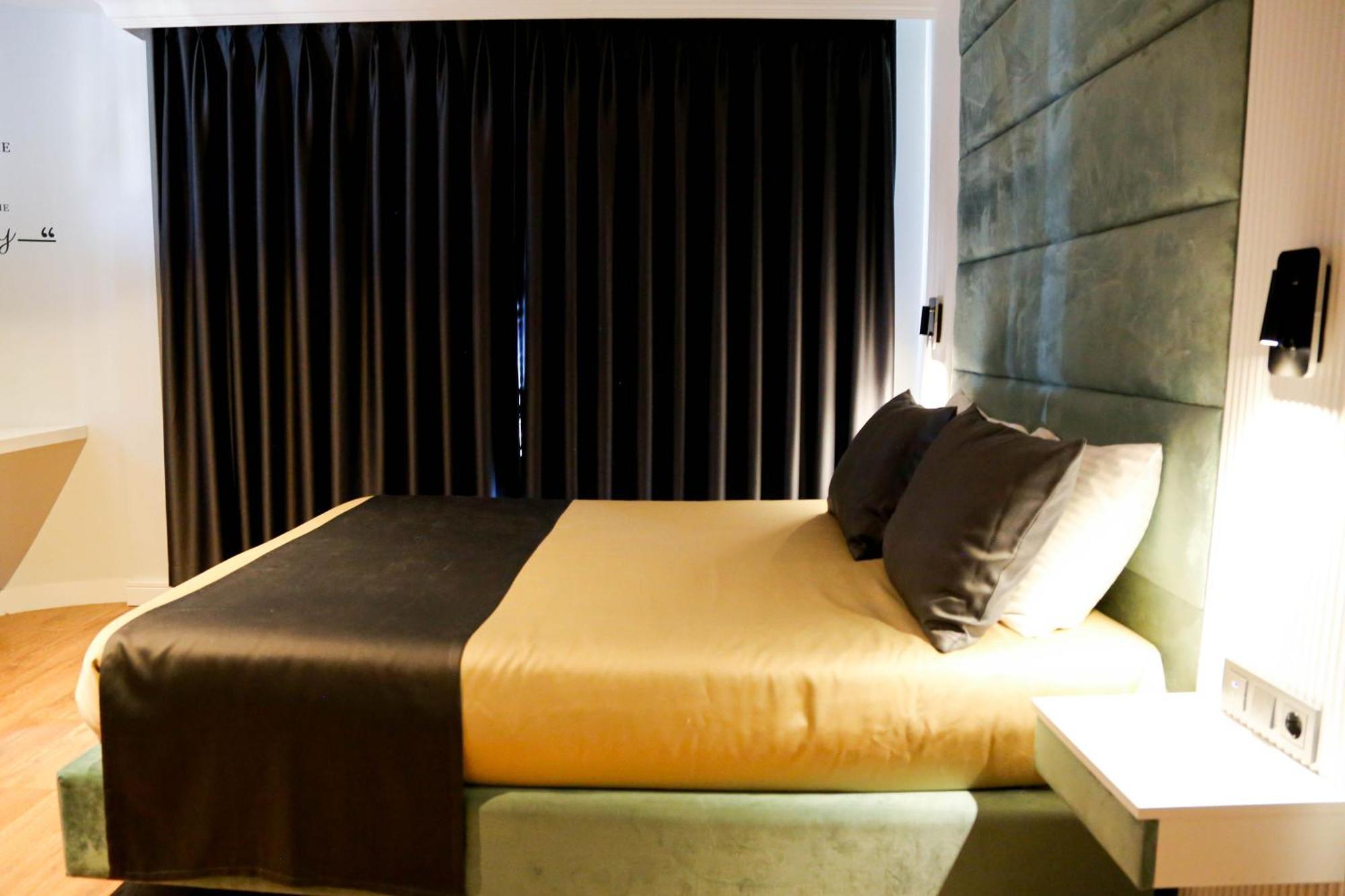 Axu Airport Hotel Arnavutkoy Exterior photo A bedroom at the hotel