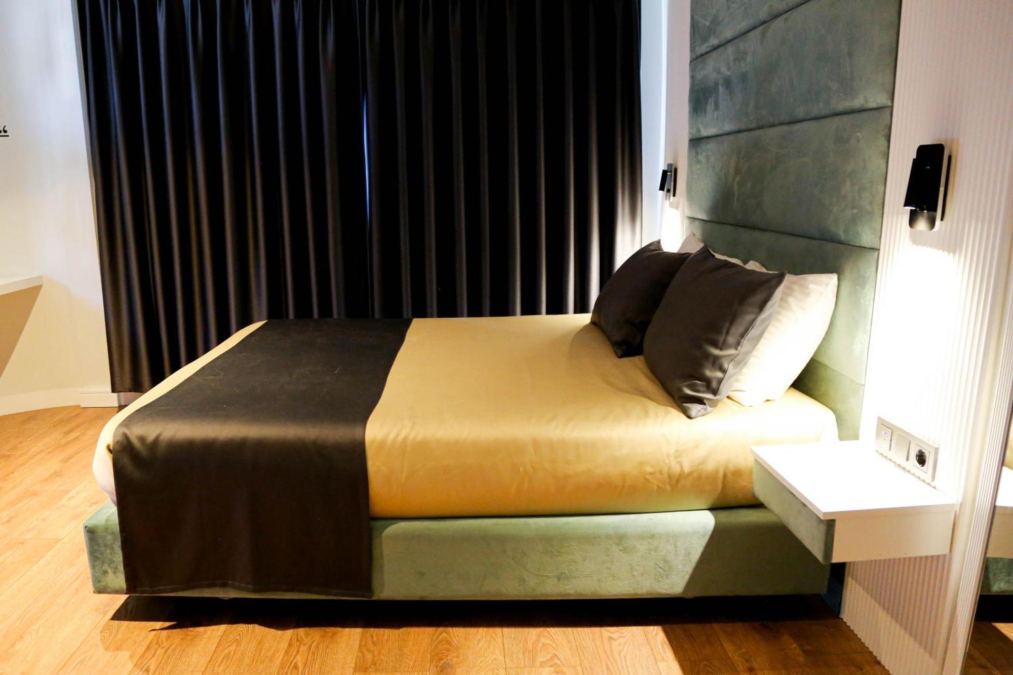 Axu Airport Hotel Arnavutkoy Exterior photo A bed