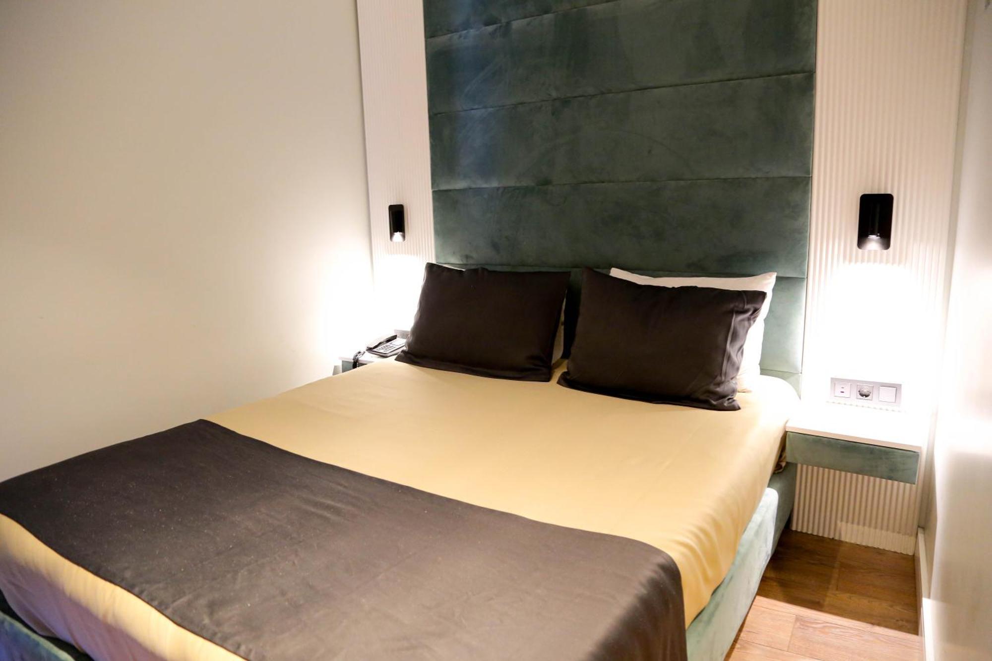 Axu Airport Hotel Arnavutkoy Exterior photo A bedroom at the hotel