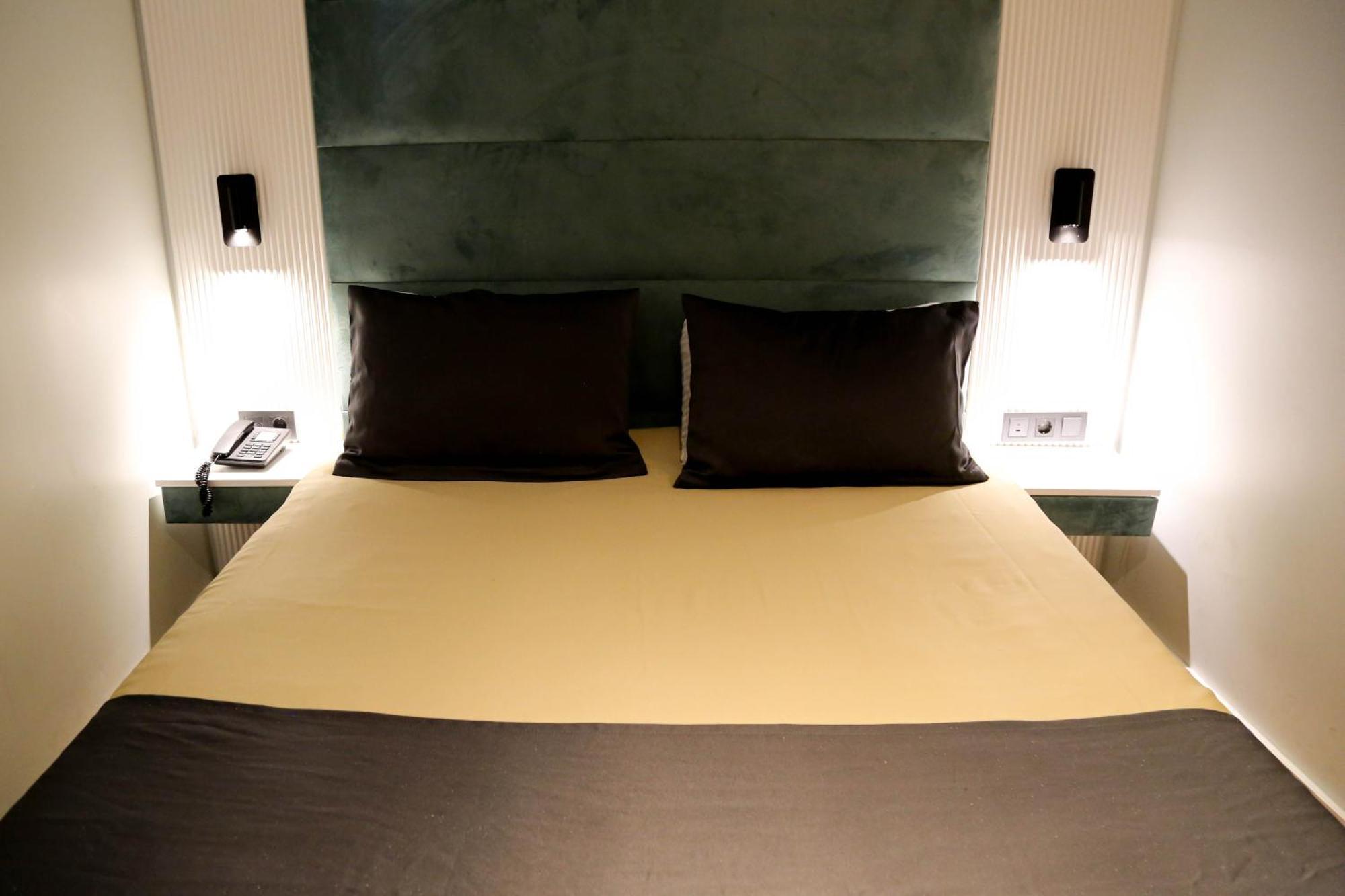 Axu Airport Hotel Arnavutkoy Exterior photo A bed