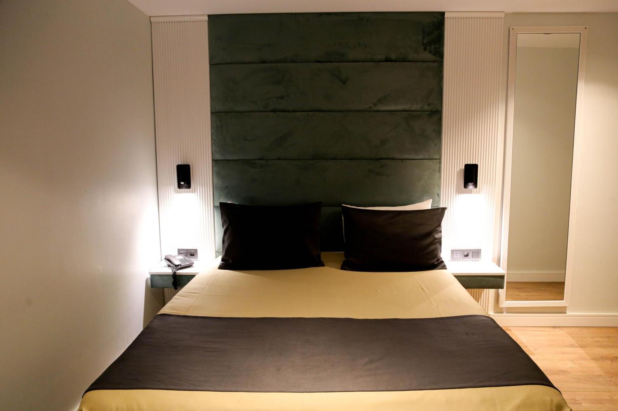 Axu Airport Hotel Arnavutkoy Exterior photo A bedroom at the hotel