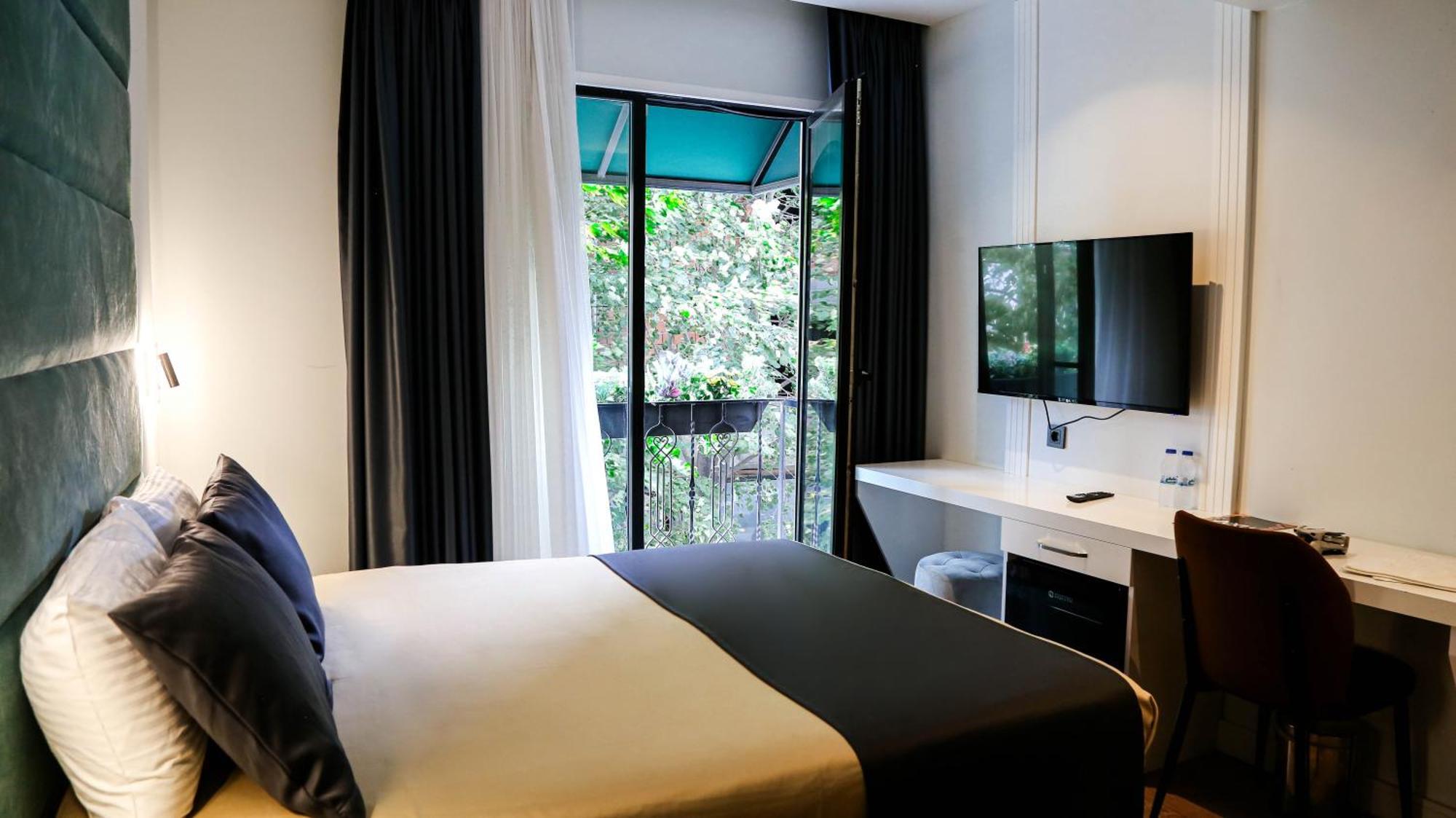 Axu Airport Hotel Arnavutkoy Exterior photo A room at the hotel